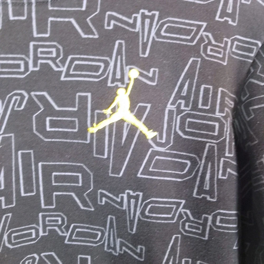 Boys Jordan All Over Print Long Sleeve Crewneck Sweatshirt Black‎ Gold Logo L